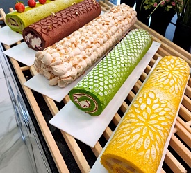 Москва. Бисквитные и меренговые рулеты. 5 видов. Москва. Бисквитные и меренговые рулеты. 5 видов.