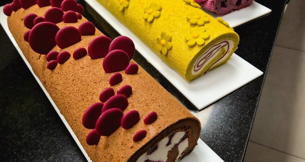 ОНЛАЙН КУРС. Бисквитные рулеты. 6 видов. С ЧАТОМ ПОДДЕРЖКИ. Стоимость 10000 рублей.